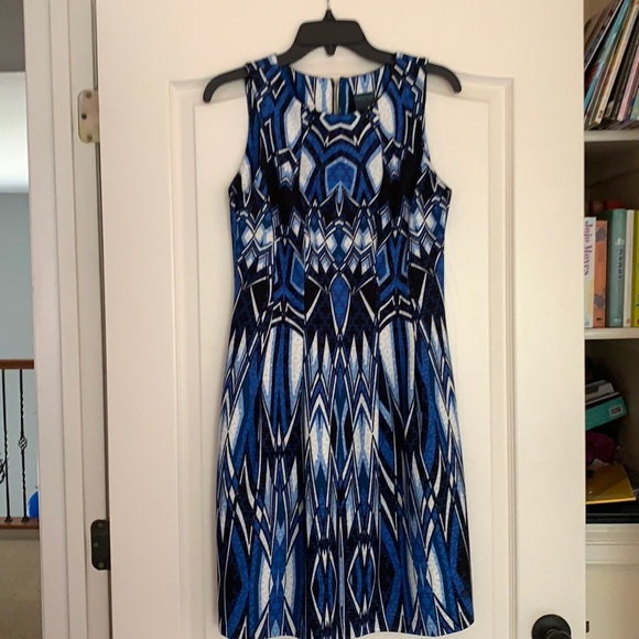 Gabby Skye Dresses & Skirts - NWOT Blue Geometric Fit and Flare 👗